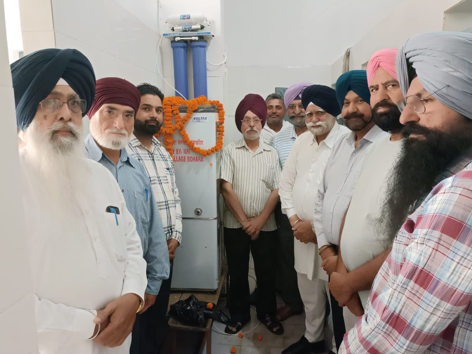 Guru Nanak Mission Seva Society presents water cooler to Khalsa School.